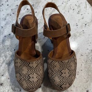 b.o.c. Tan and Brown Patterned Mules